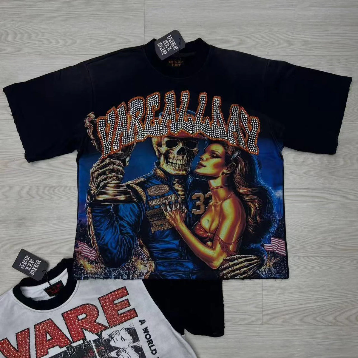 Flash — T-shirt Oversized com Grafismo e Brilhantes