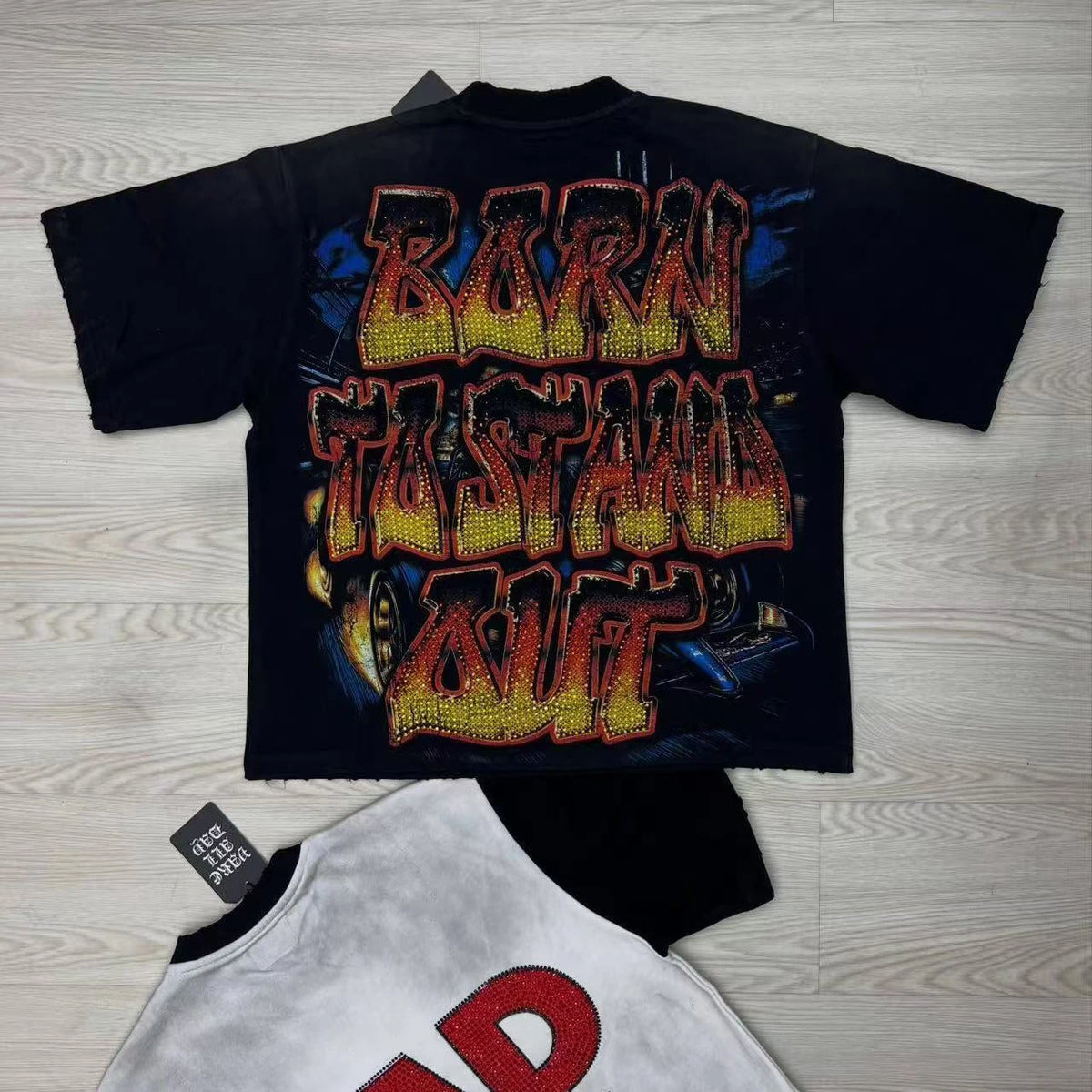 Flash — T-shirt Oversized com Grafismo e Brilhantes