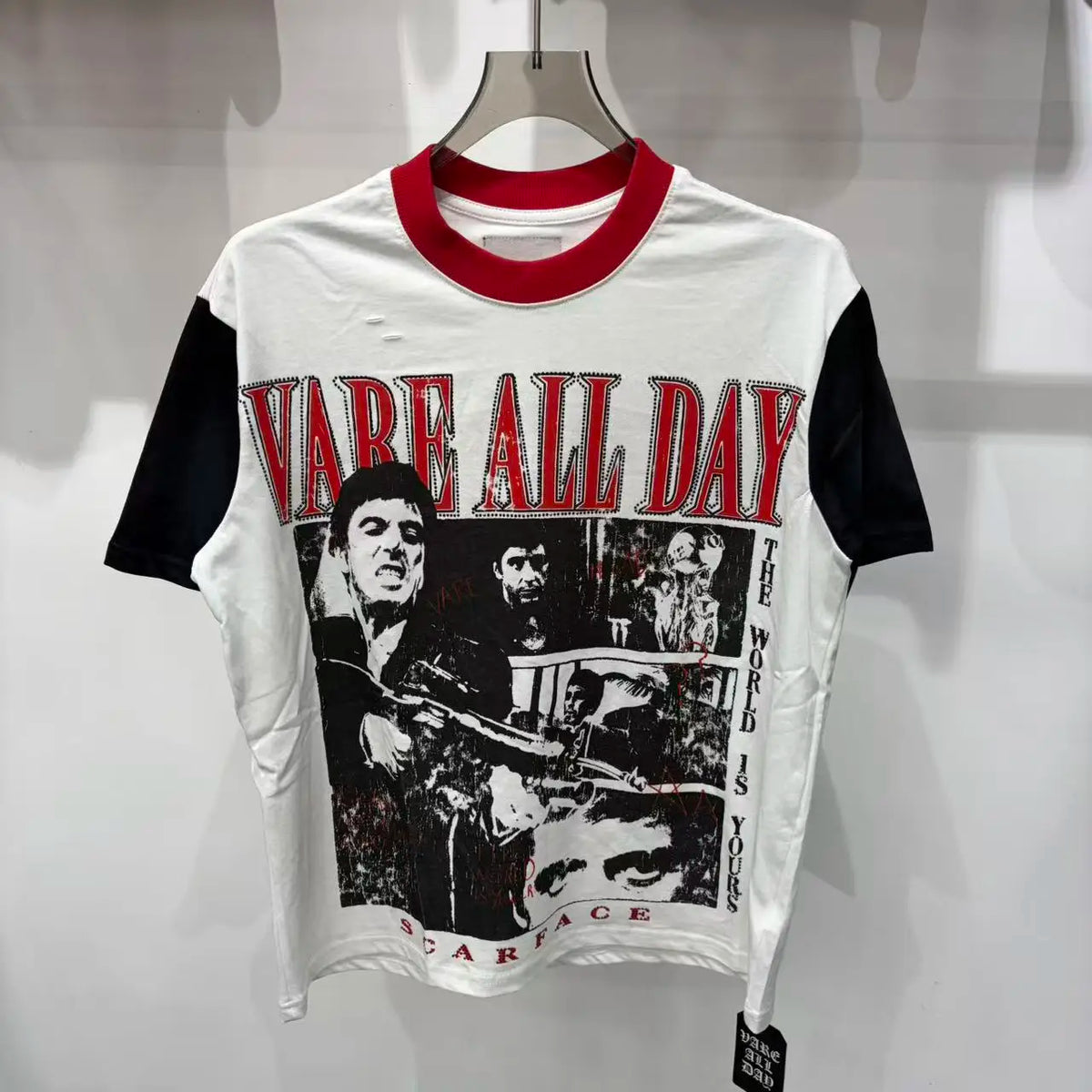 Flash — T-shirt Oversized com Grafismo e Brilhantes