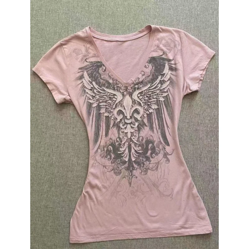 Dark Wings — T-shirt com Decote em V