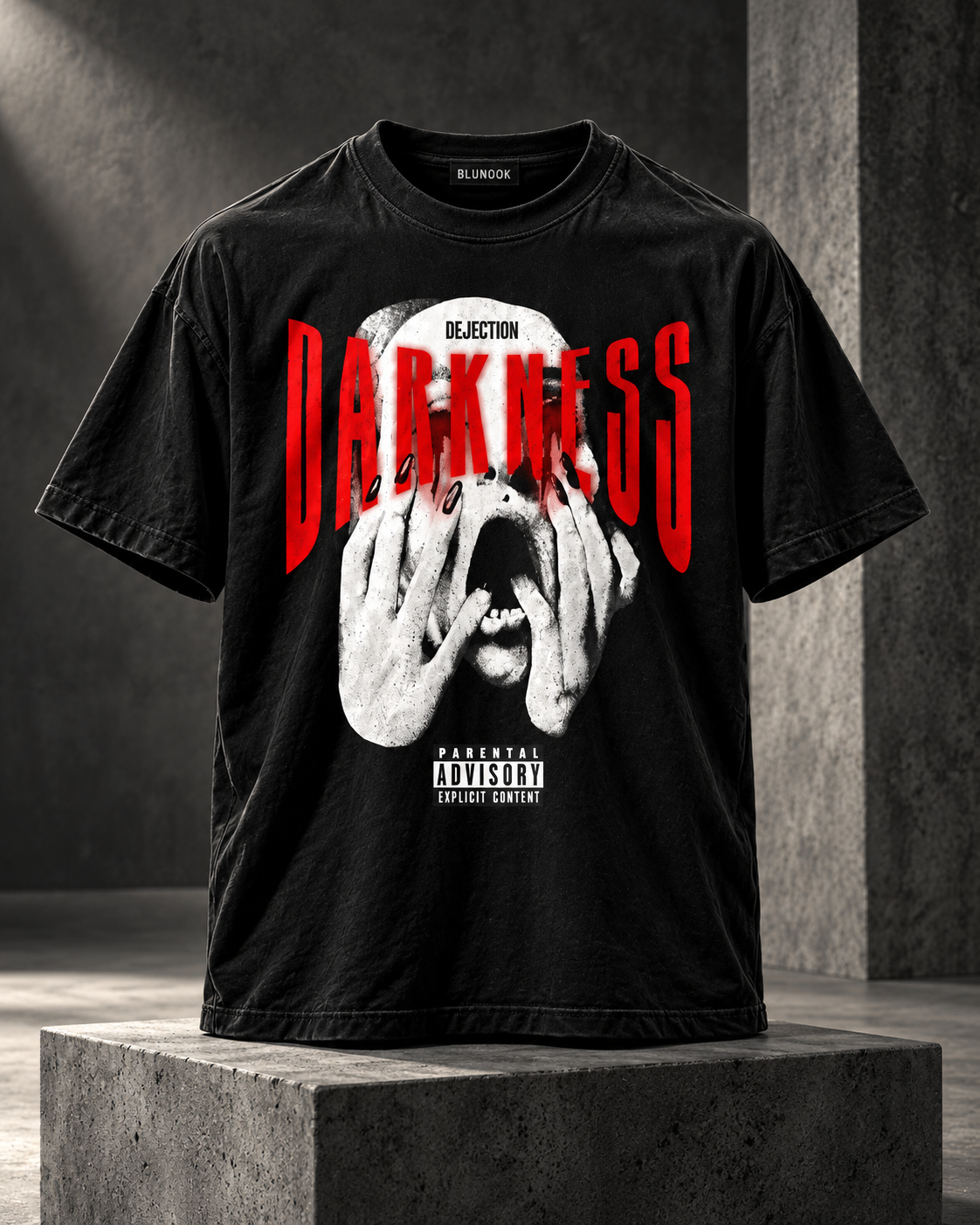 Darkness — T-shirt Preta com Grafismo Vermelho BluNook
