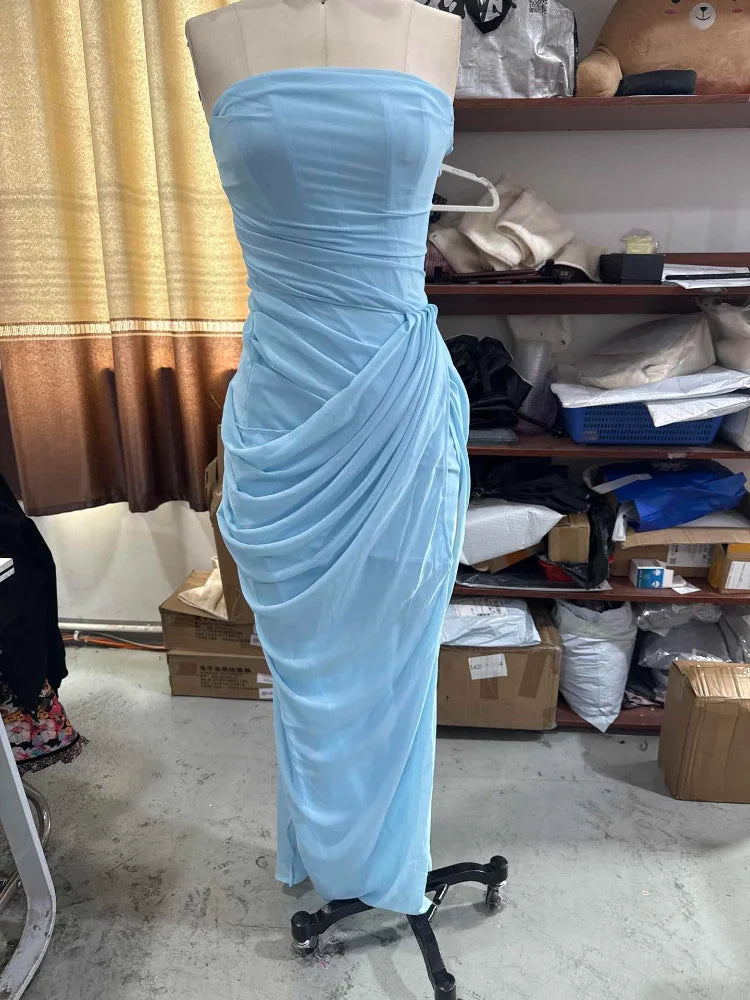 Vestido sem Alças Drapeado com Racha