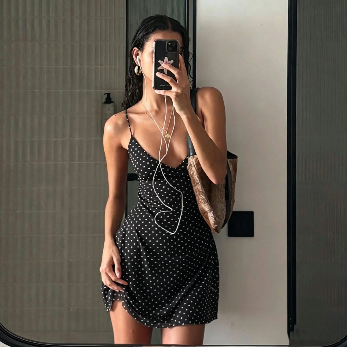 Vestido Curto de Alças com Bolinhas — Estilo Retro