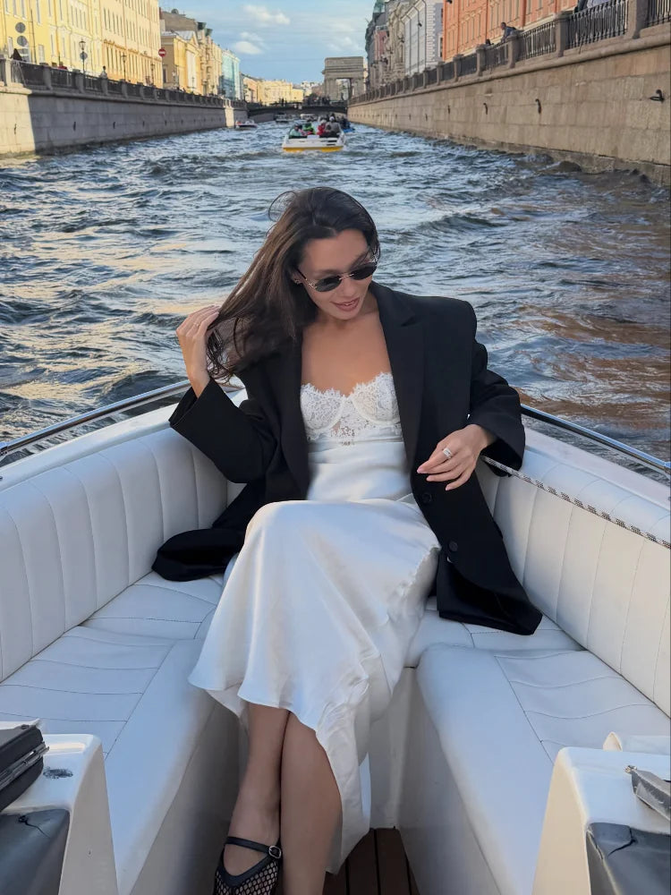 Vestido Acetinado de Alças com Renda