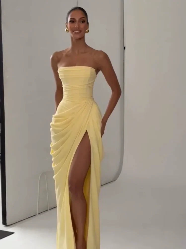 Vestido sem Alças Drapeado com Racha