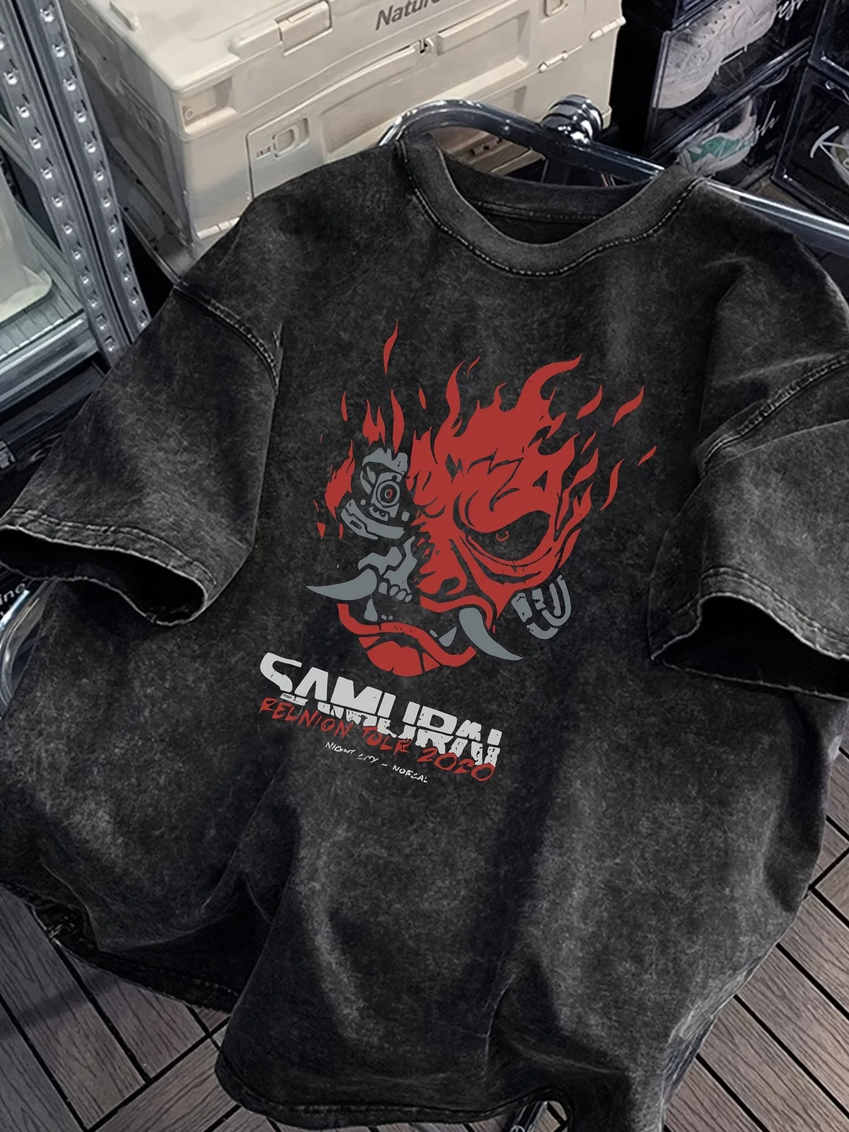 Samurai — T-shirt Gráfica em Algodão com Efeito Lavado