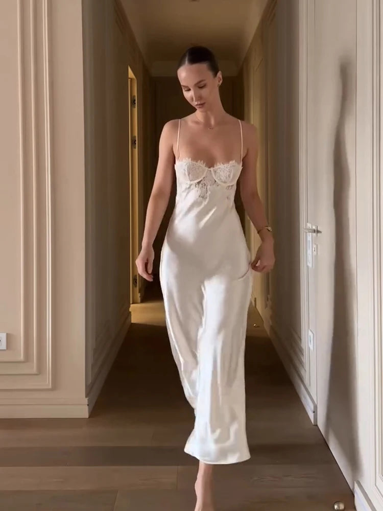 Vestido Acetinado de Alças com Renda