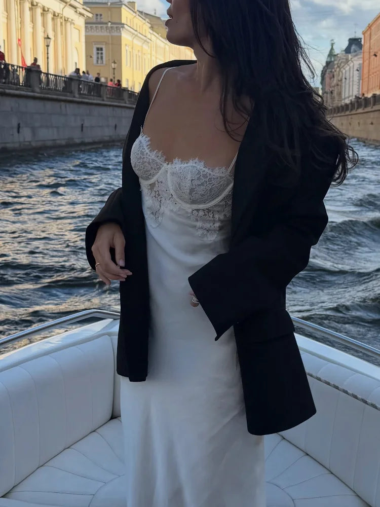 Vestido Acetinado de Alças com Renda