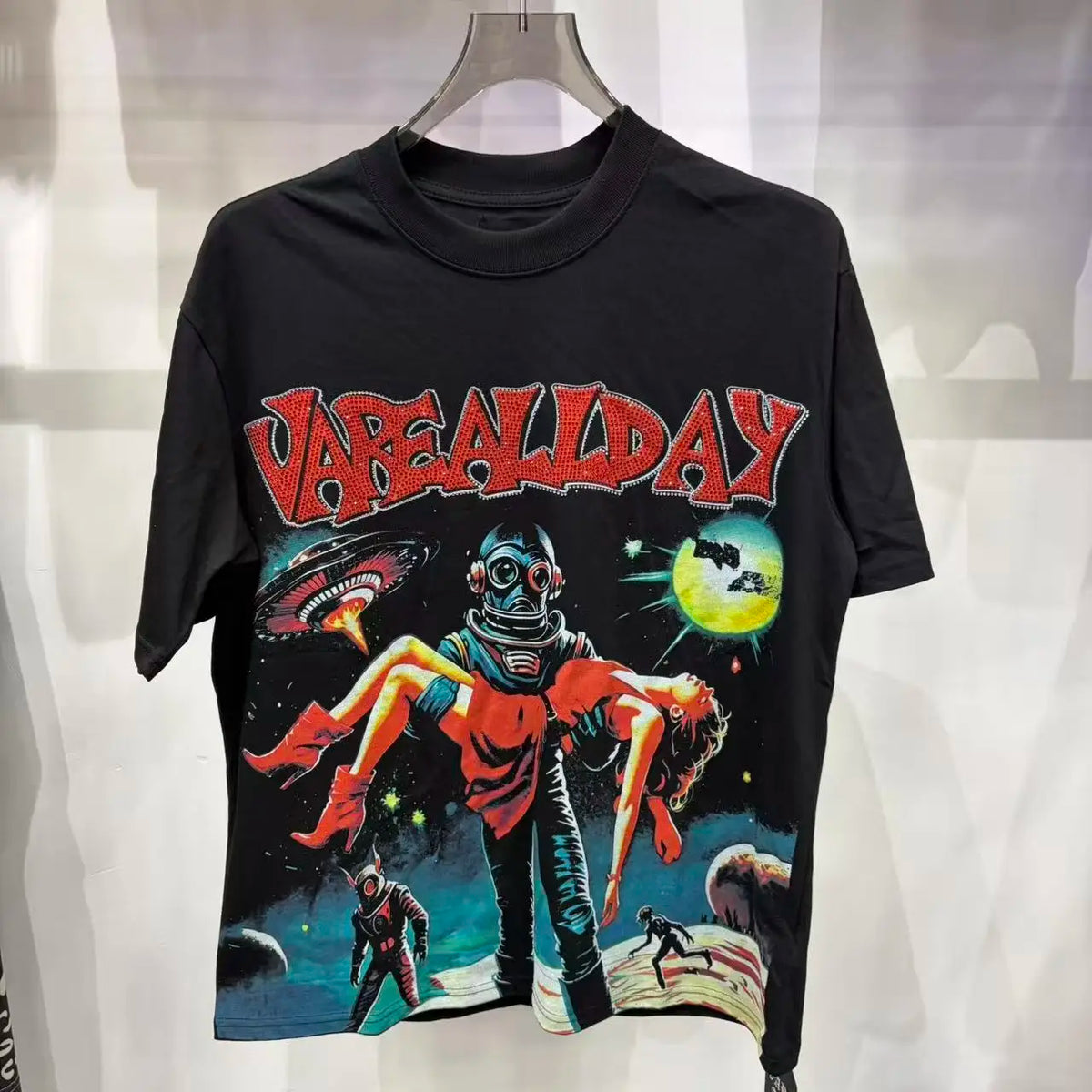Flash — T-shirt Oversized com Grafismo e Brilhantes