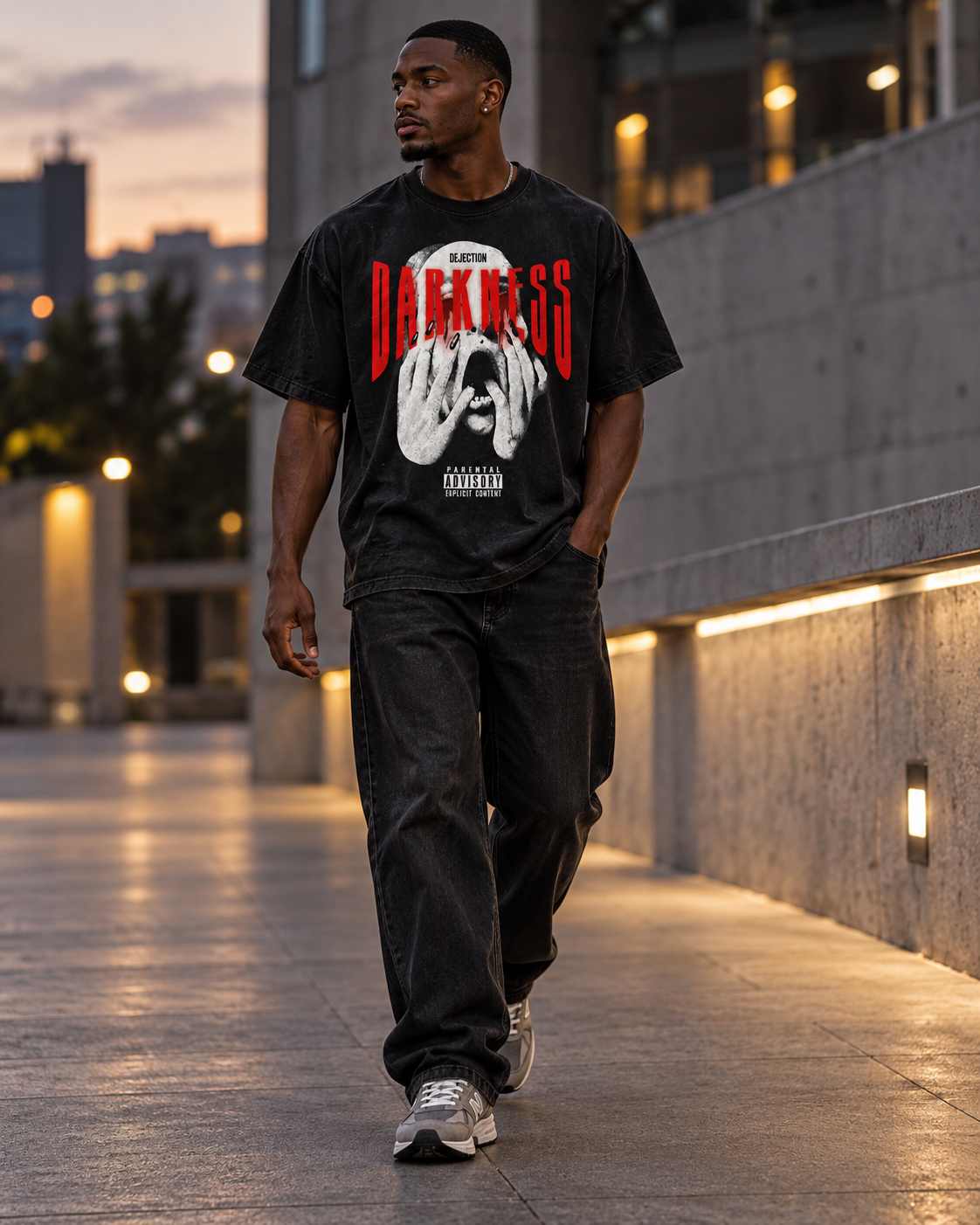 Darkness — T-shirt Preta com Grafismo Vermelho BluNook